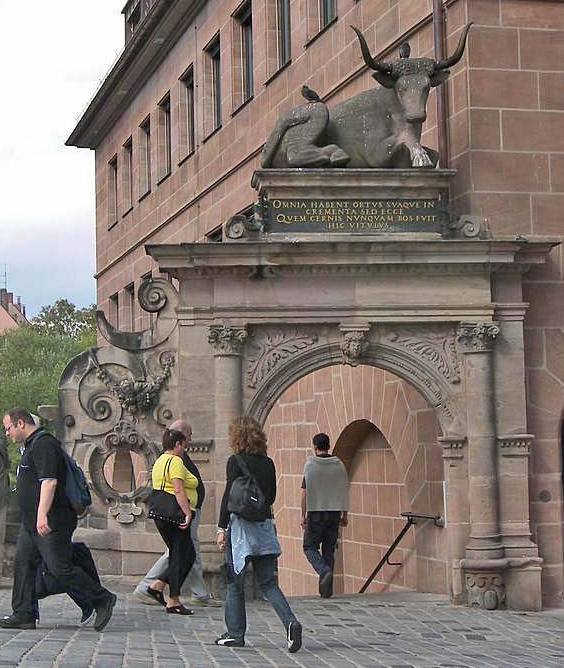 Renaissanceportal 1599 mit dem Nürnberger Ochsen