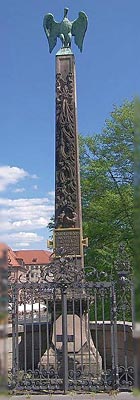 Gedenksäule mit Adler auf dem Köpfleinsberg in Nürnberg