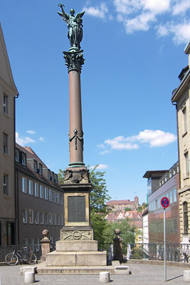 Siegessule von 1874 am Köpfleinsberg in Nürnberg