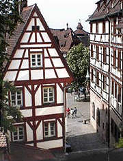 rechts das Pilatushaus am Ölberg in Nürnberg