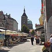 Jakobsplatz, Blick zum Weißen Turm