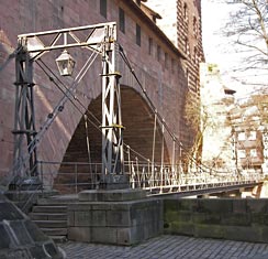 uralt und modern - der Kettensteg in Nürnberg