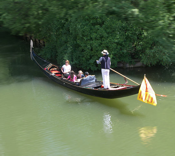 Venezianische Tage sind Tage der Verbrüderung, italienische Gaumenfreuden und Gondelfahrten auf der Pegnitz in Nürnberg