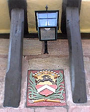 Wappen über dem Eingang zum Schloss